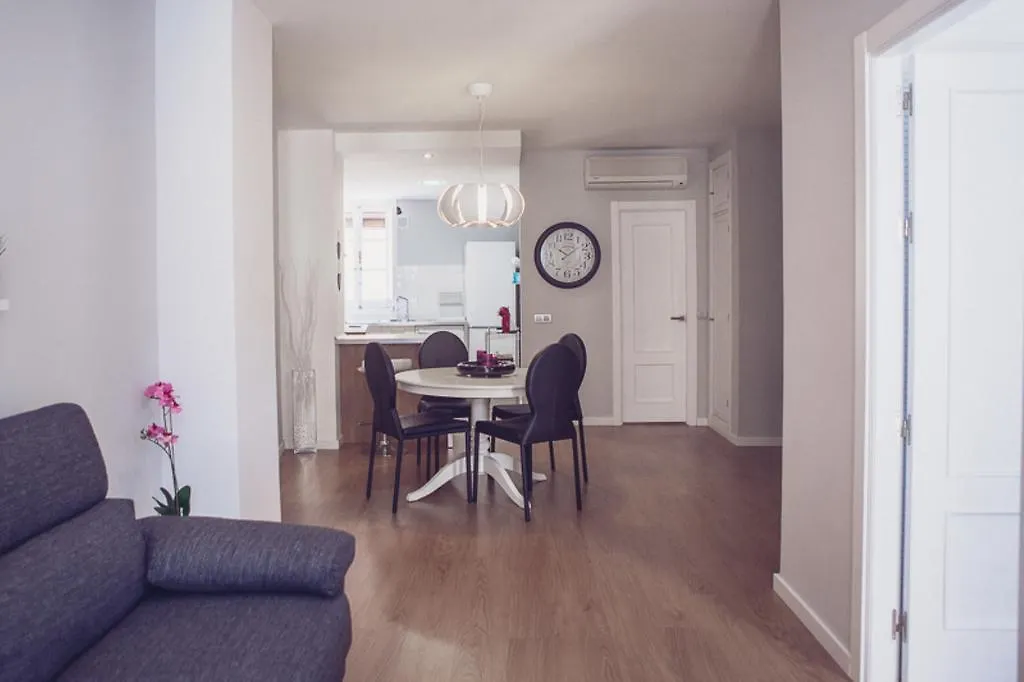 Livemalaga Thyssen Daire 0*,  İspanya